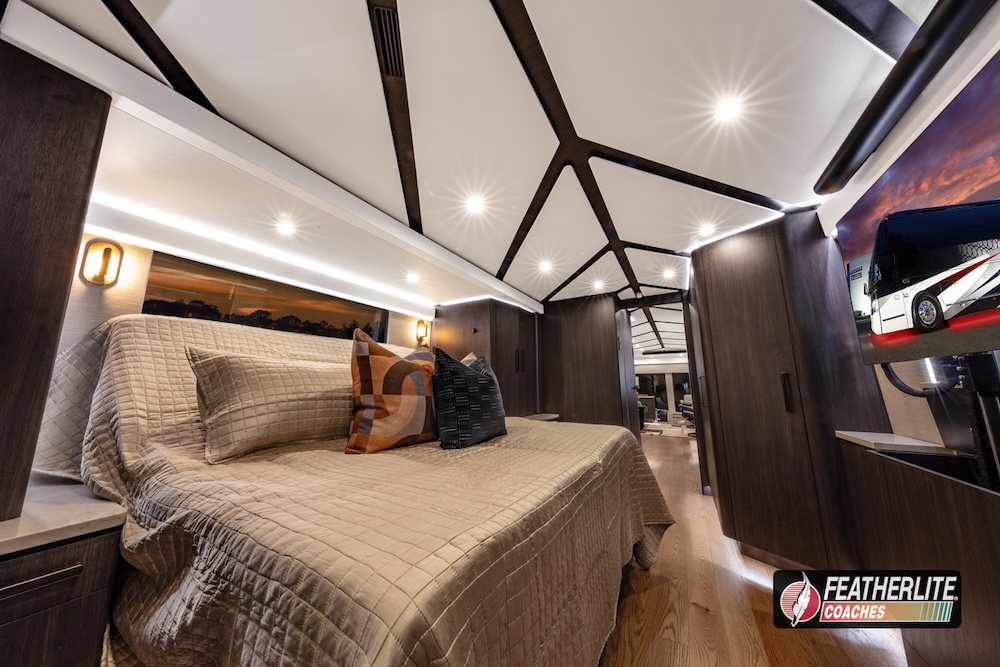 2026 Prevost Featherlite H3-45 For Sale