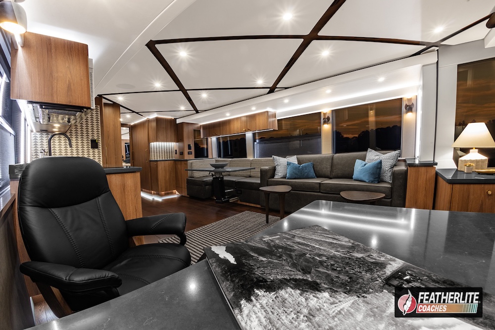 2026 Prevost Featherlite H3-45 For Sale