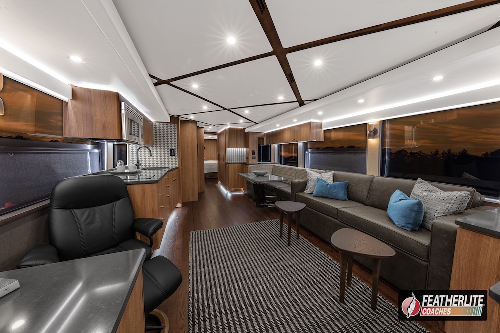 2026 Prevost Featherlite H3-45 For Sale