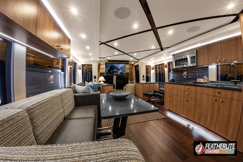 2026 Prevost Featherlite H3-45 For Sale