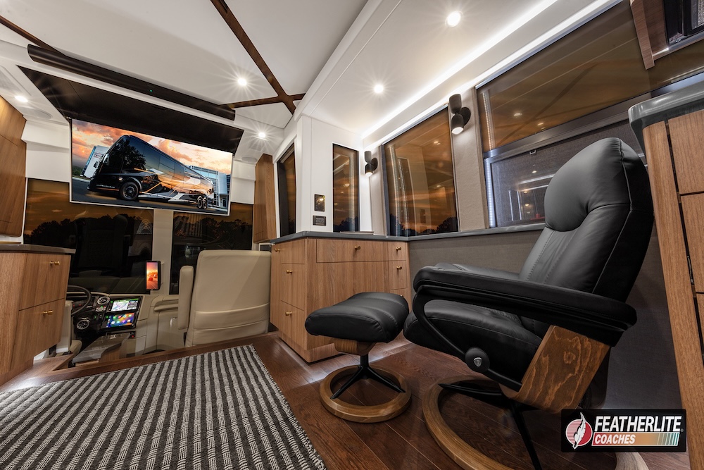 2026 Prevost Featherlite H3-45 For Sale