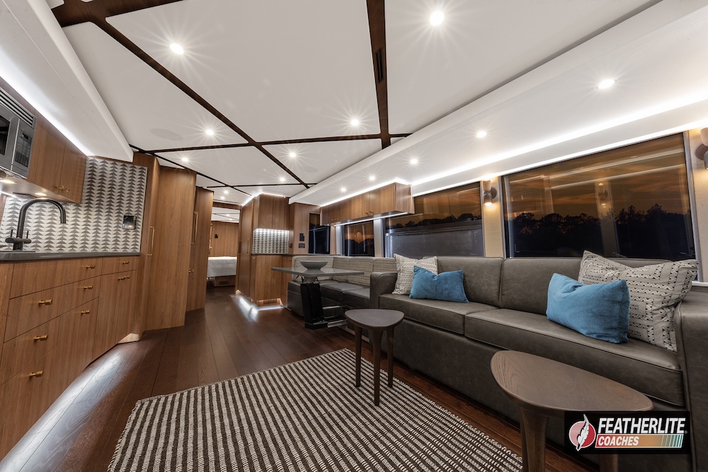 2026 Prevost Featherlite H3-45 For Sale