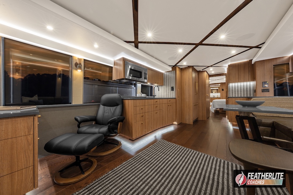 2026 Prevost Featherlite H3-45 For Sale
