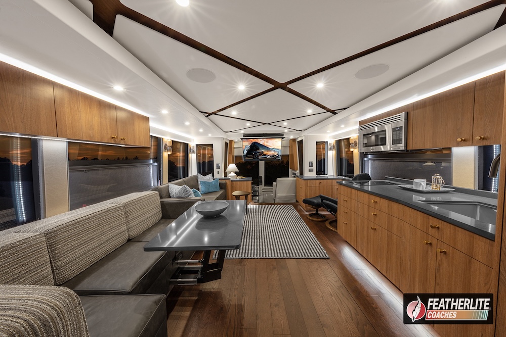 2026 Prevost Featherlite H3-45 For Sale