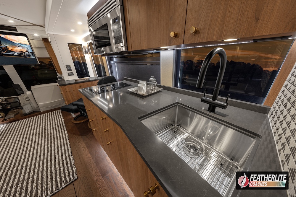 2026 Prevost Featherlite H3-45 For Sale