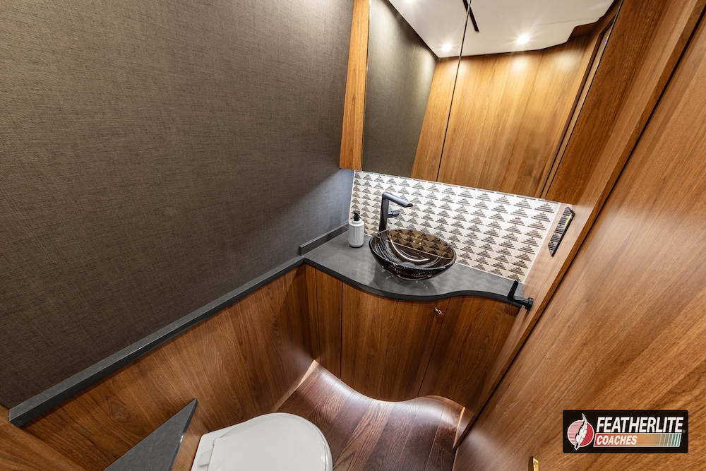 2026 Prevost Featherlite H3-45 For Sale