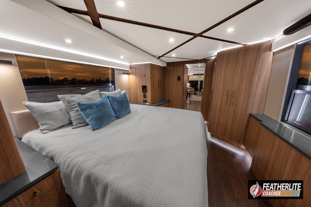 2026 Prevost Featherlite H3-45 For Sale
