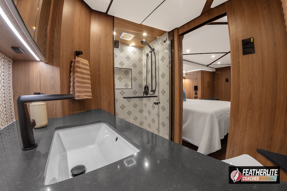 2026 Prevost Featherlite H3-45 For Sale