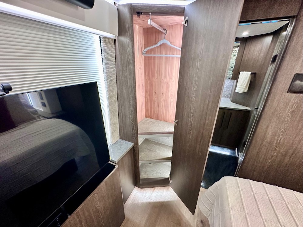 2026 Prevost Featherlite H3-45 For Sale