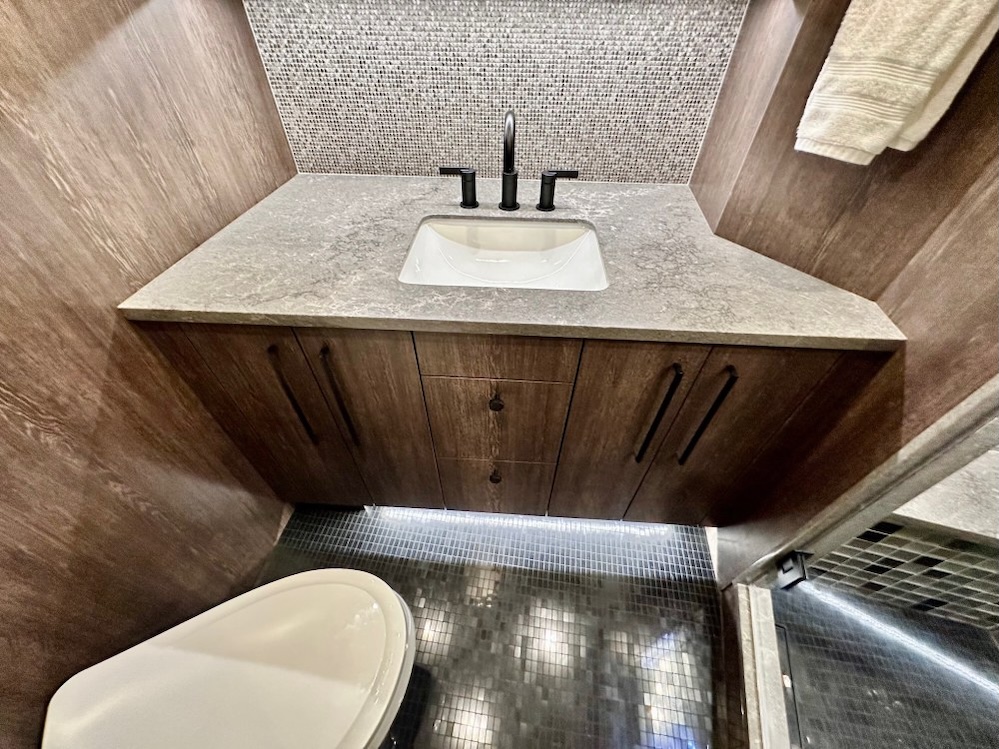 2026 Prevost Featherlite H3-45 For Sale