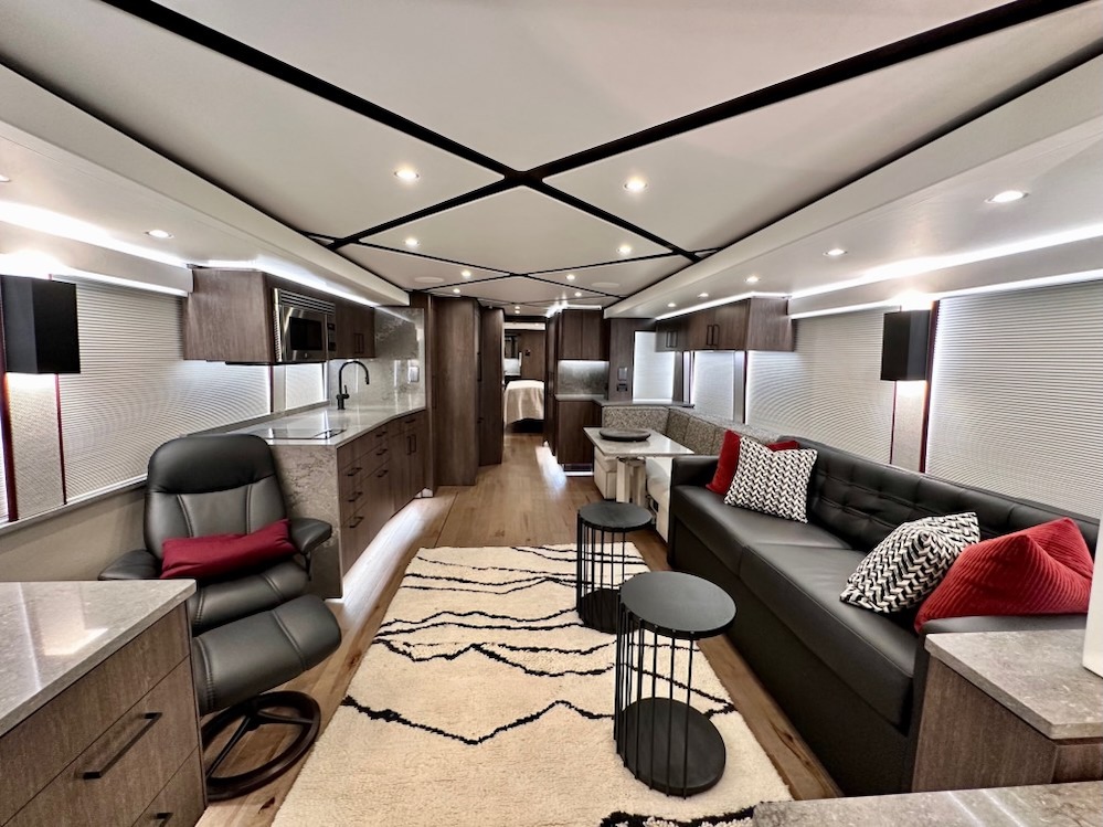 2026 Prevost Featherlite H3-45 For Sale