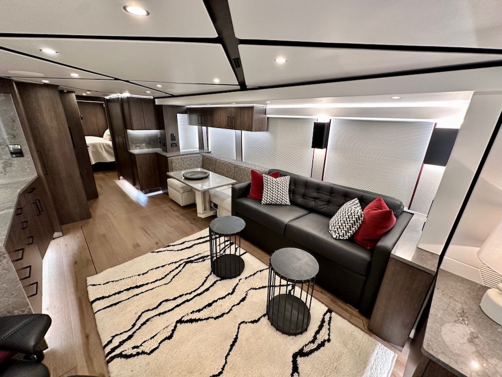 2026 Prevost Featherlite H3-45 For Sale