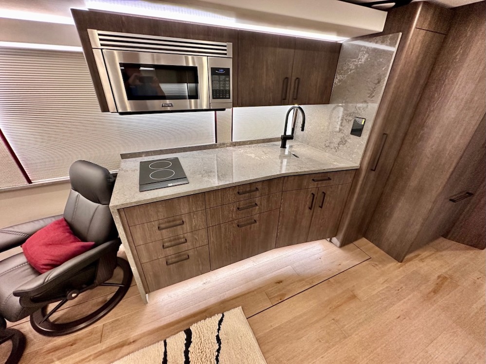2026 Prevost Featherlite H3-45 For Sale
