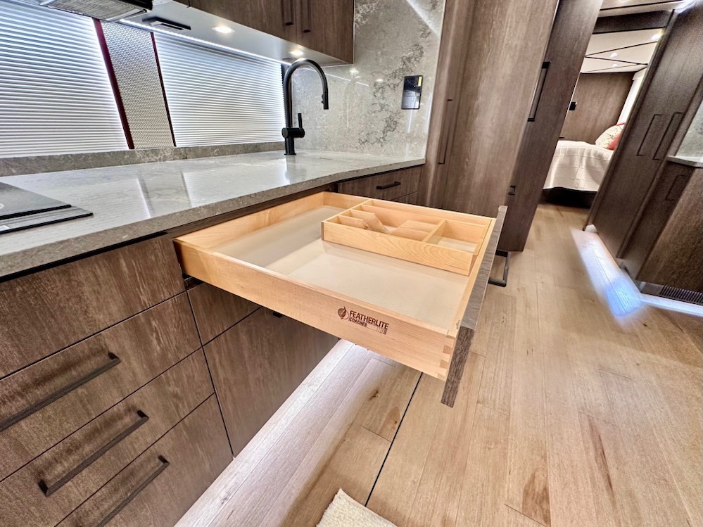 2026 Prevost Featherlite H3-45 For Sale