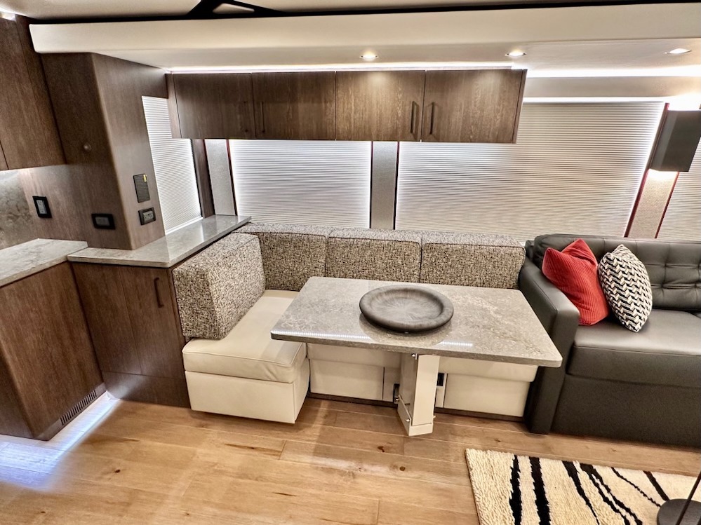 2026 Prevost Featherlite H3-45 For Sale