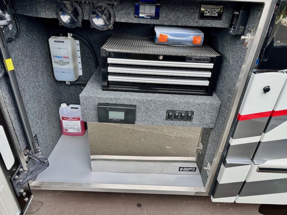 2026 Prevost Featherlite H3-45 For Sale
