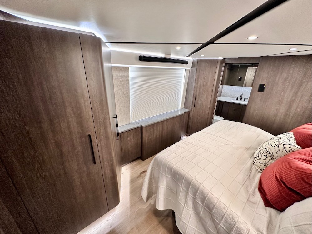 2026 Prevost Featherlite H3-45 For Sale