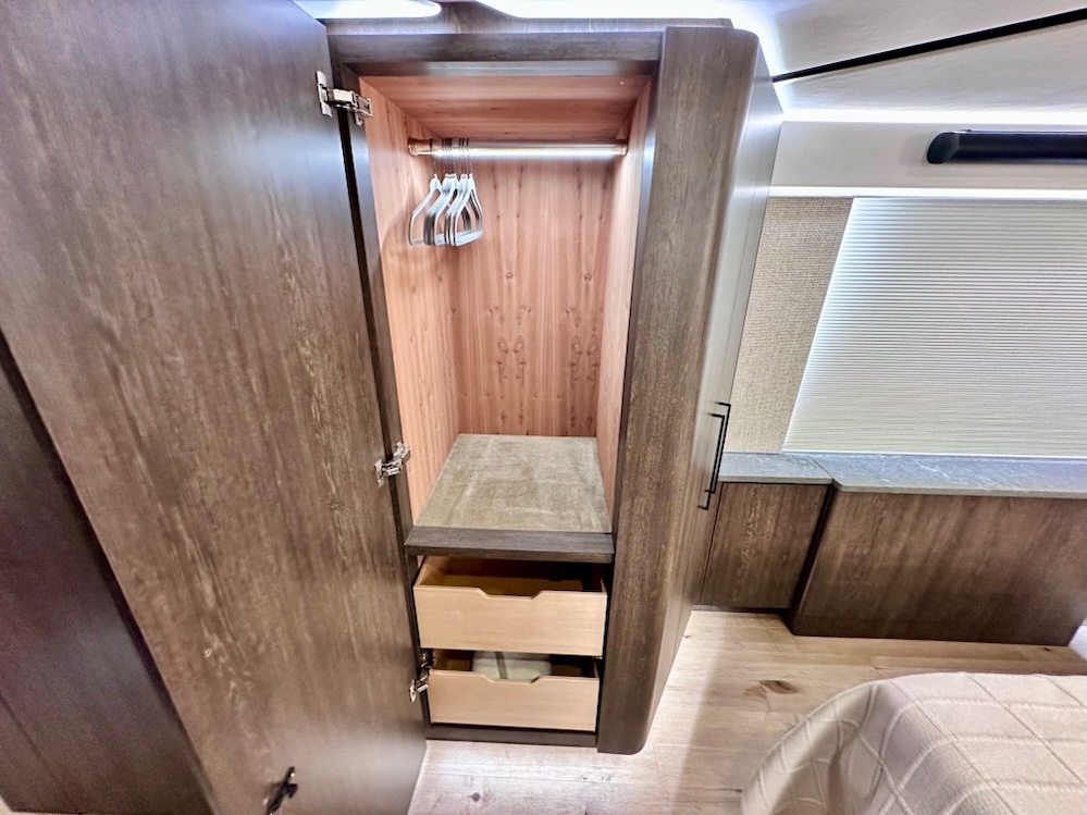 2026 Prevost Featherlite H3-45 For Sale