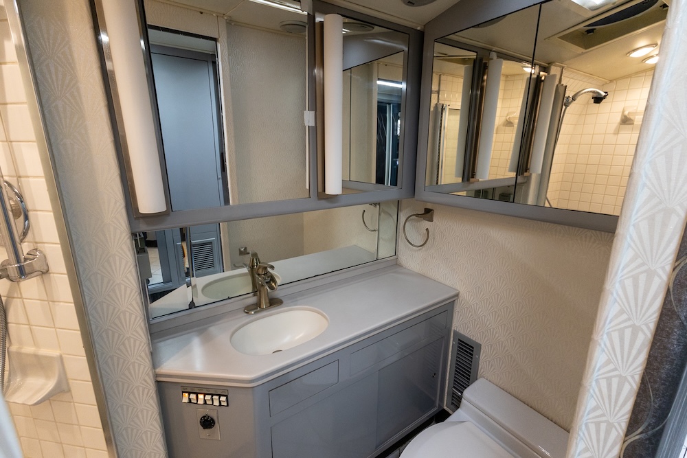 1998 Prevost Liberty XL  For Sale