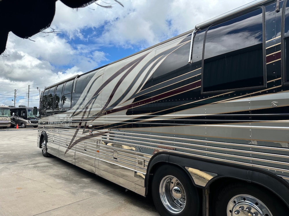 1998 Prevost FeatherliteXL For Sale