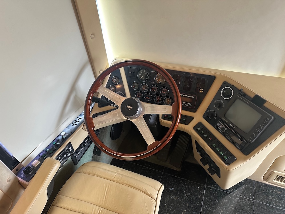 1998 Prevost FeatherliteXL For Sale