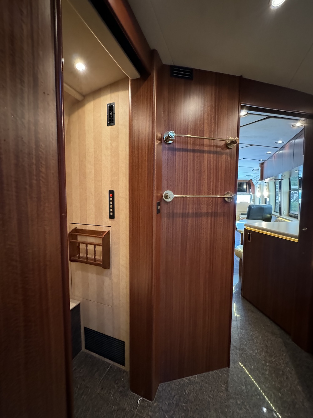 1999 Prevost Marathon XL For Sale