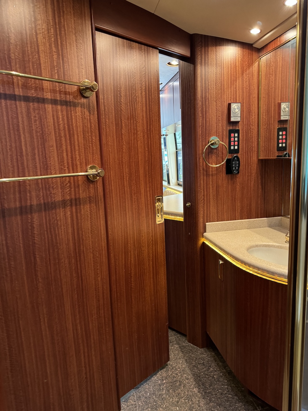 1999 Prevost Marathon XL For Sale