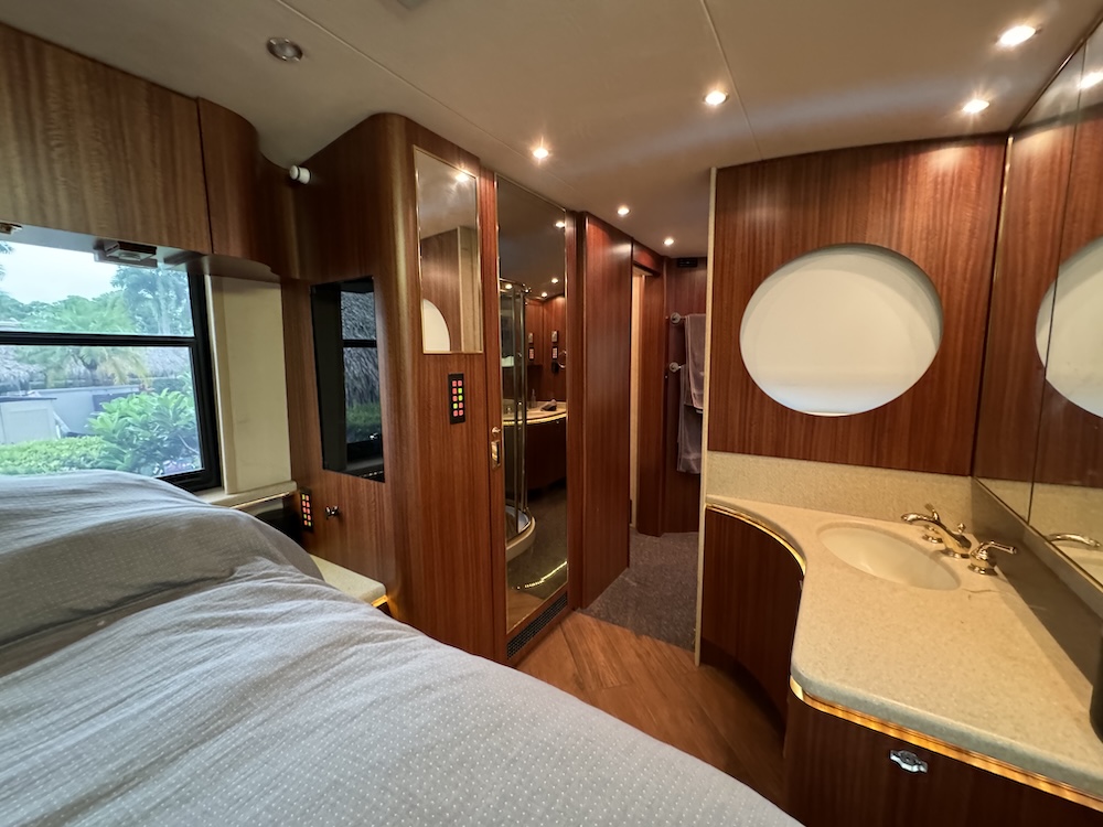 1999 Prevost Marathon XL For Sale