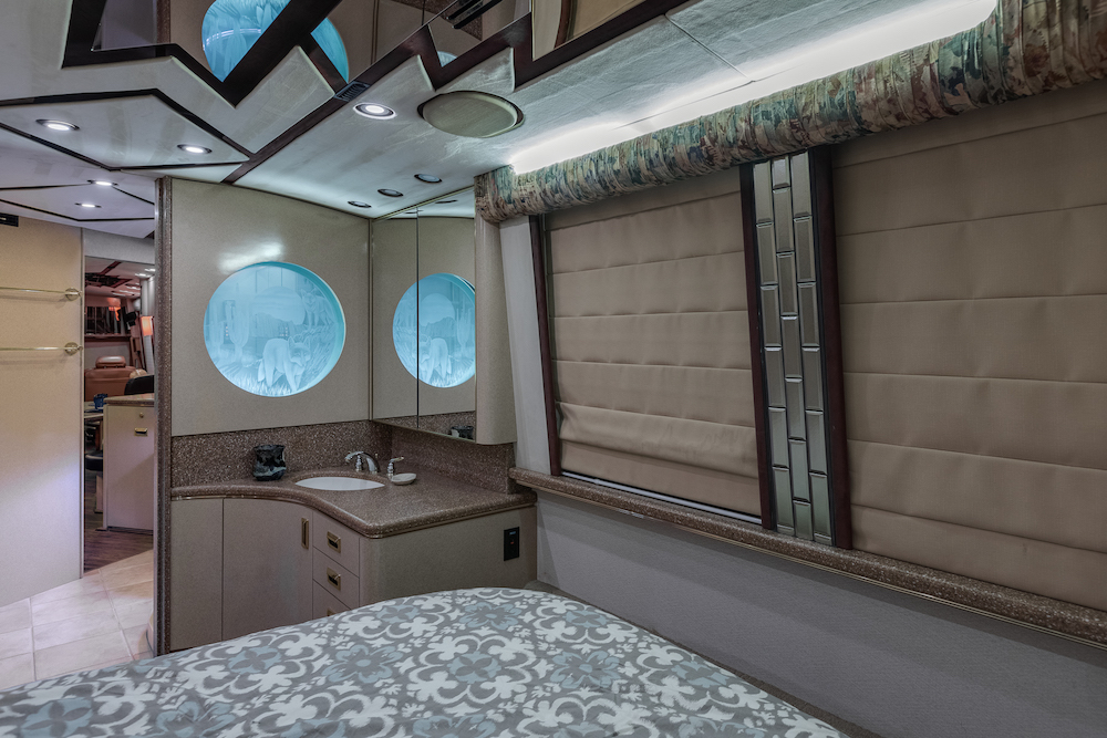 1999 Prevost Marathon XL For Sale