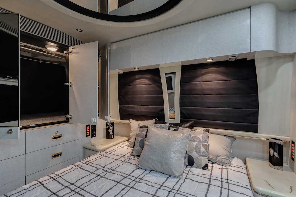 1999 Prevost Marathon XL For Sale
