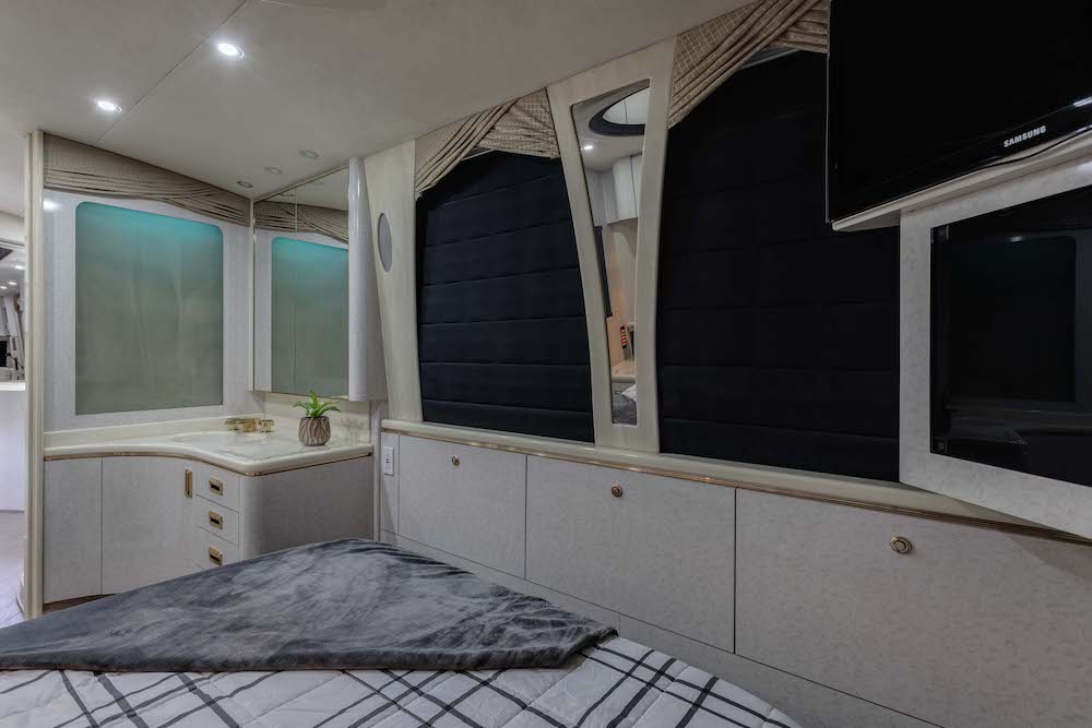 1999 Prevost Marathon XL For Sale