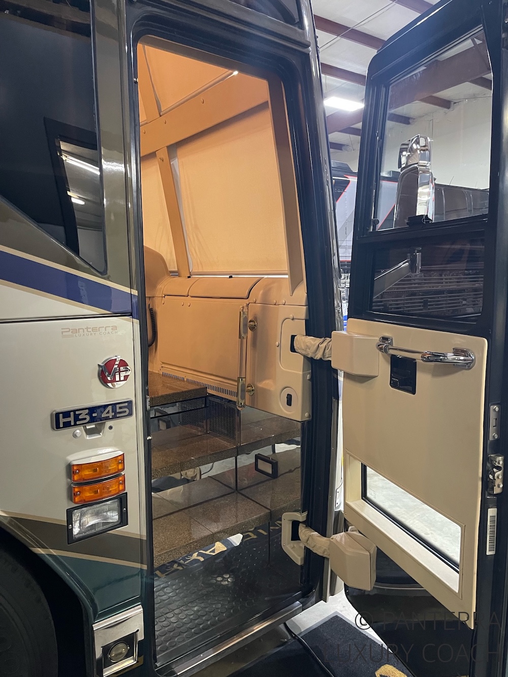 2000 Prevost Country Coach H3-45 For Sale