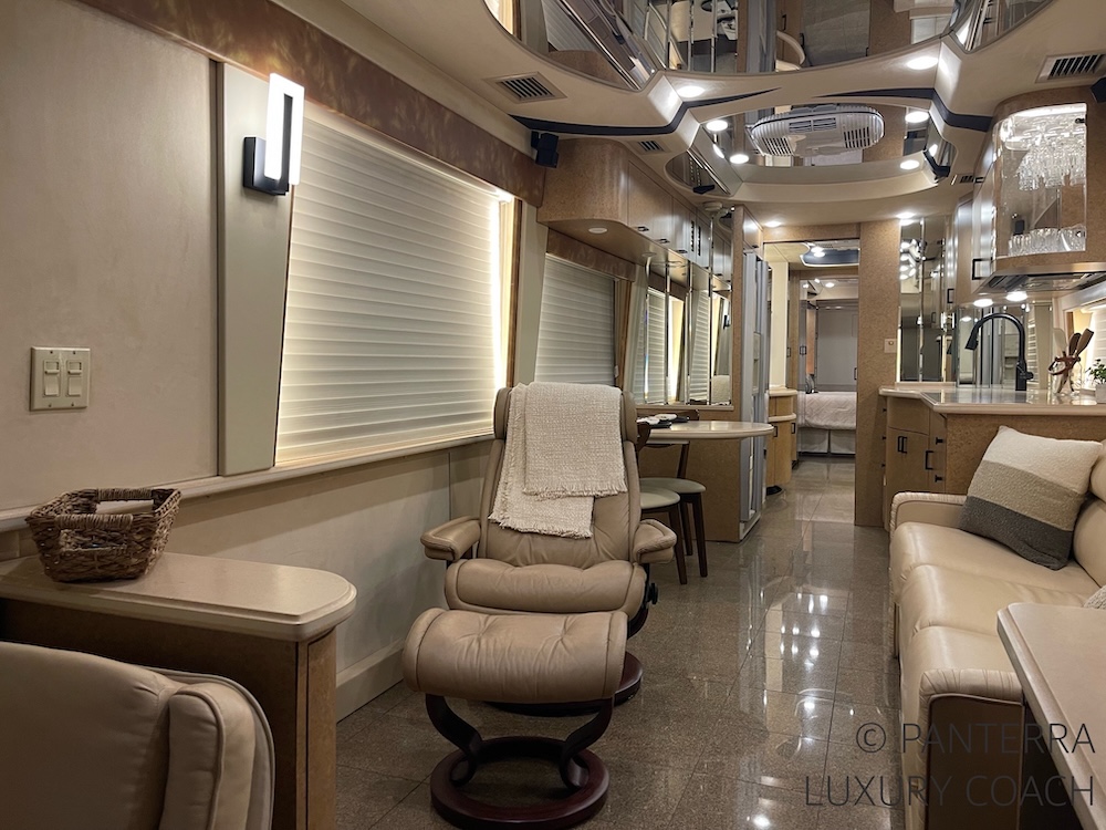 2000 Prevost Country Coach H3-45 For Sale