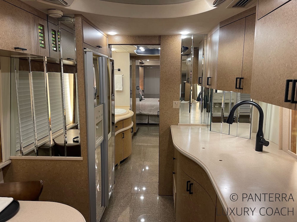 2000 Prevost Country Coach H3-45 For Sale