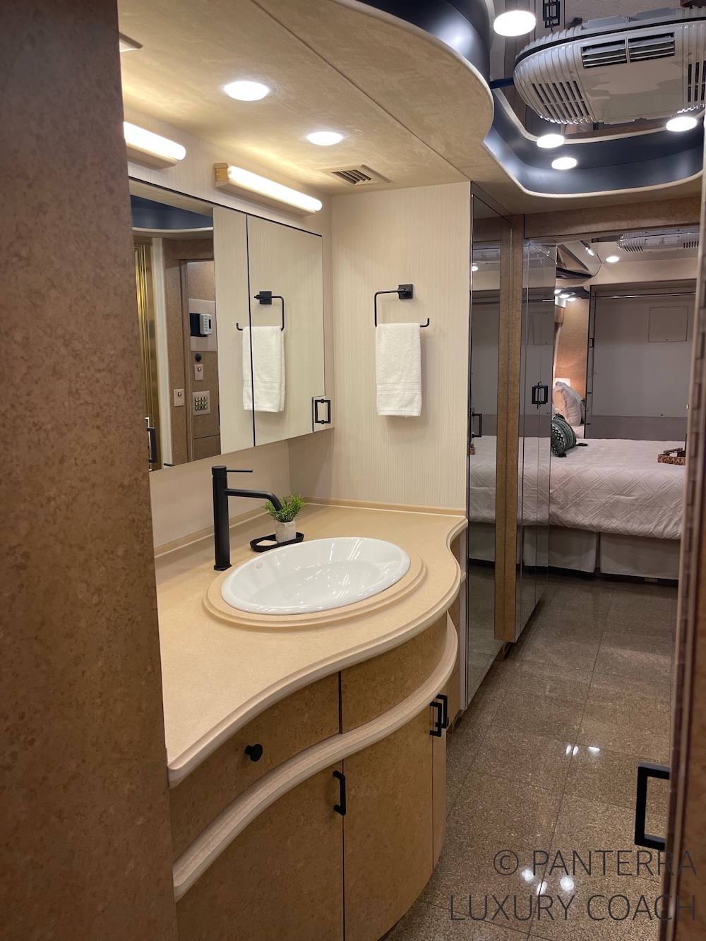 2000 Prevost Country Coach H3-45 For Sale