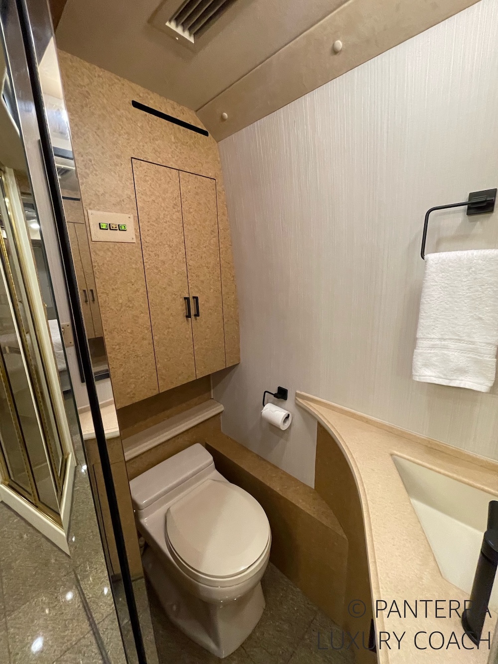 2000 Prevost Country Coach H3-45 For Sale