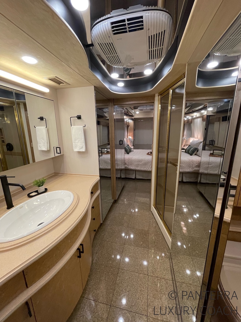 2000 Prevost Country Coach H3-45 For Sale