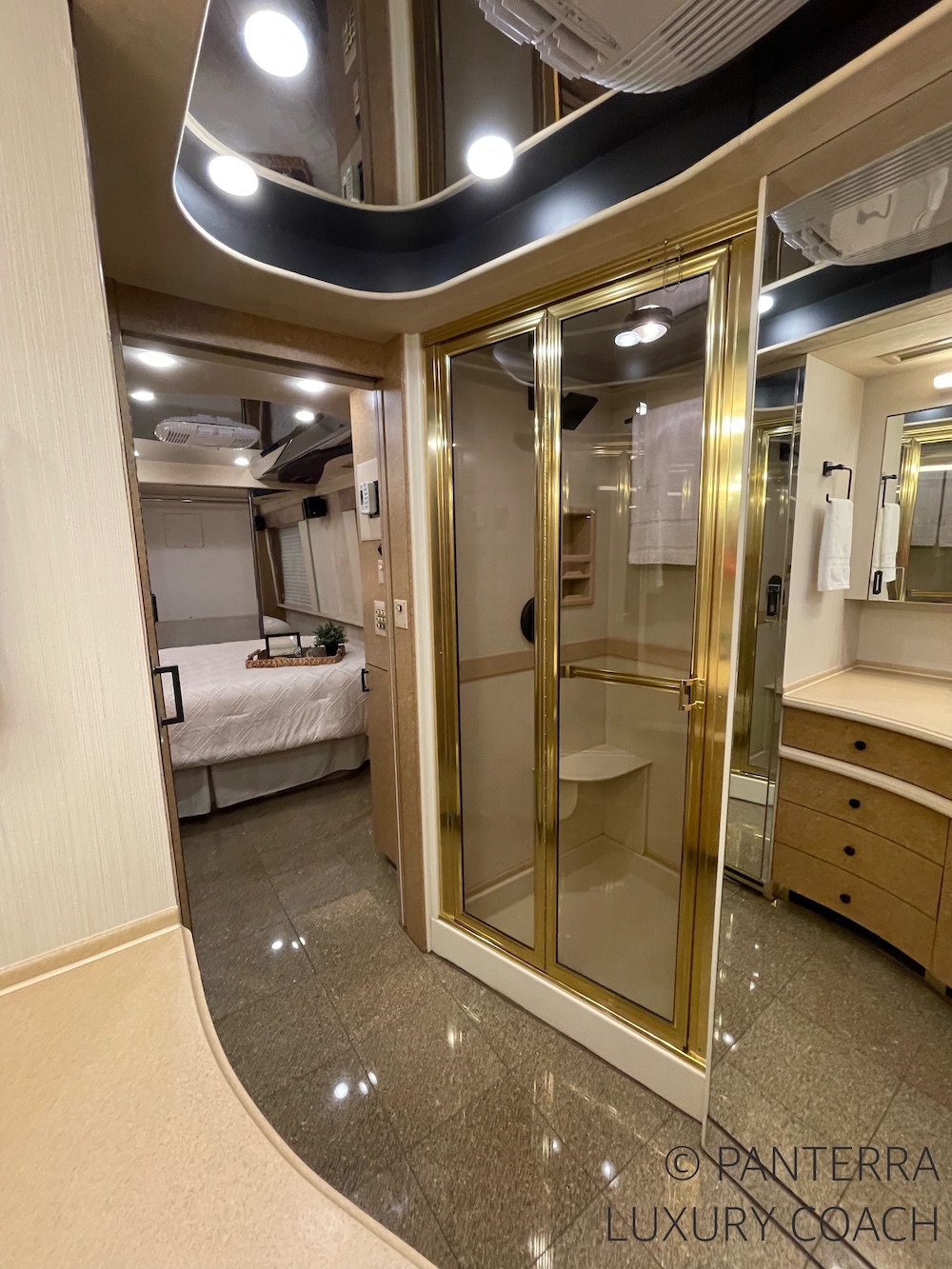 2000 Prevost Country Coach H3-45 For Sale