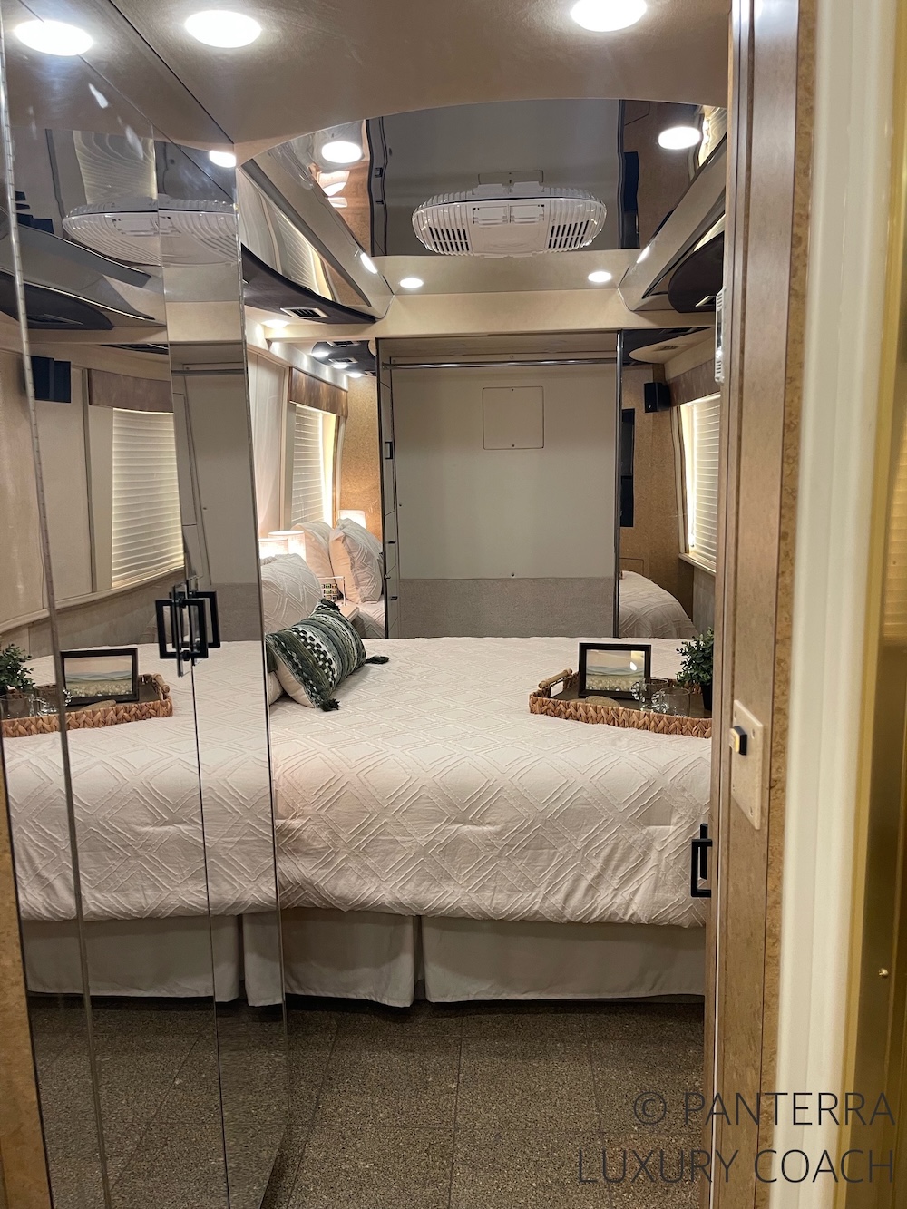 2000 Prevost Country Coach H3-45 For Sale