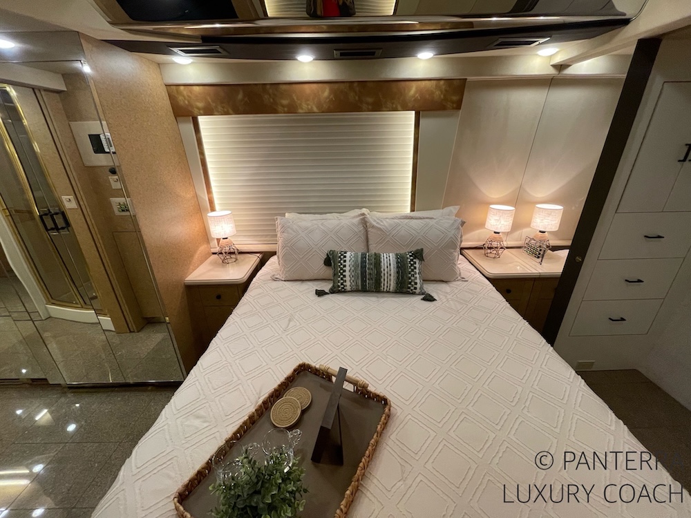 2000 Prevost Country Coach H3-45 For Sale