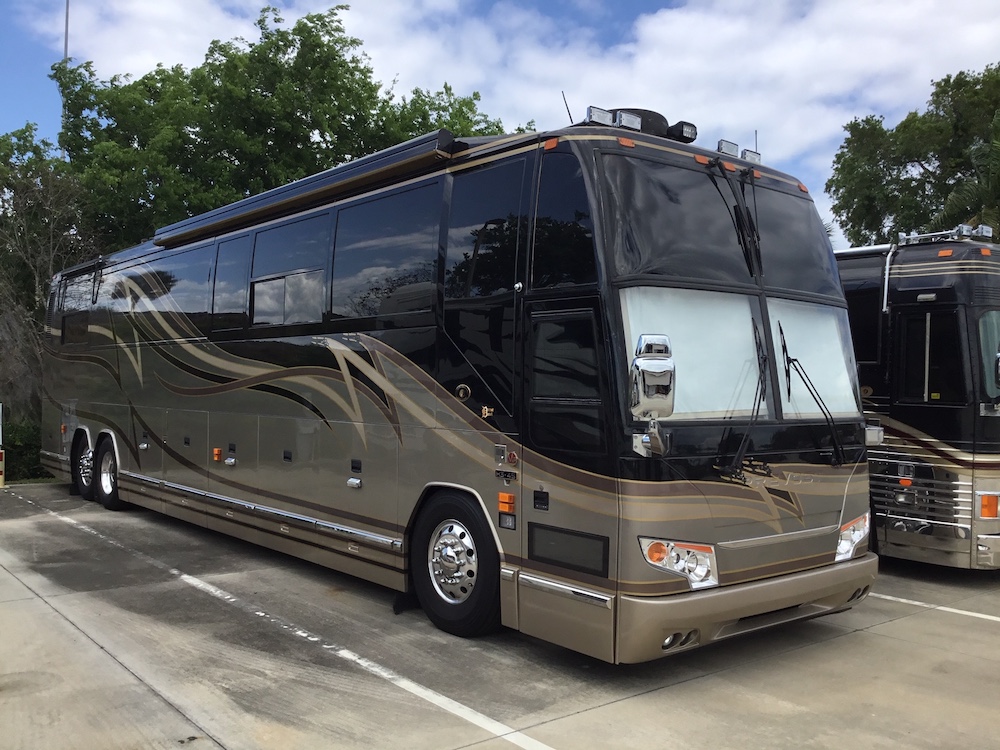 2000 Prevost Featherlite H3-45 For Sale