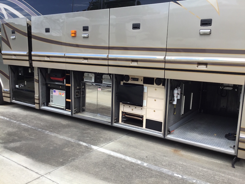 2000 Prevost Featherlite H3-45 For Sale