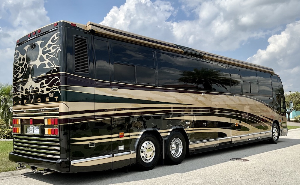 2000 Prevost Featherlite H3-45 For Sale