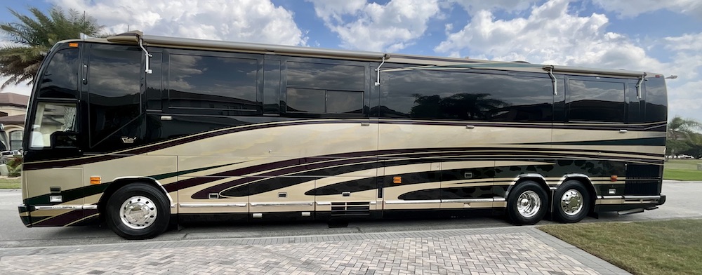 2000 Prevost Featherlite H3-45 For Sale