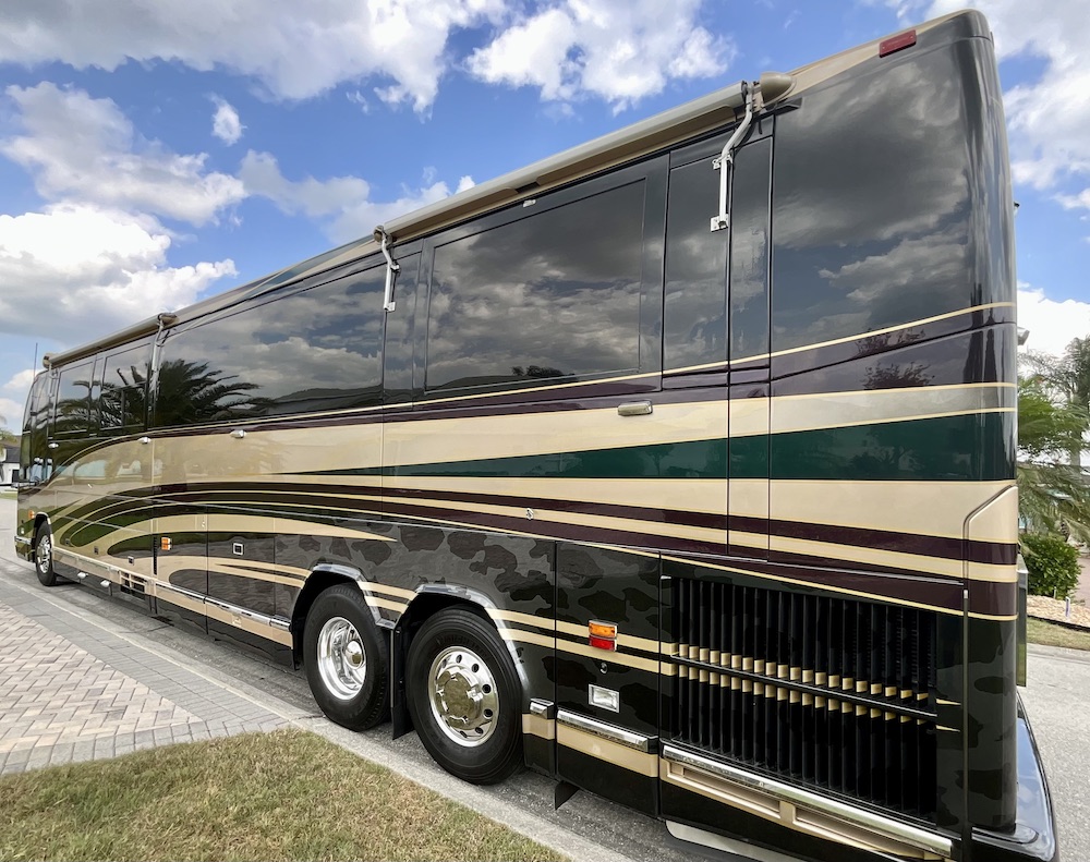 2000 Prevost Featherlite H3-45 For Sale