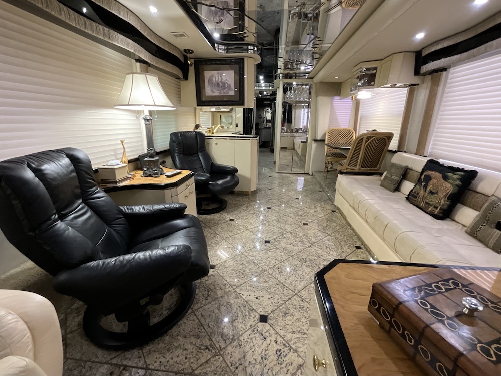 2000 Prevost Featherlite H3-45 For Sale