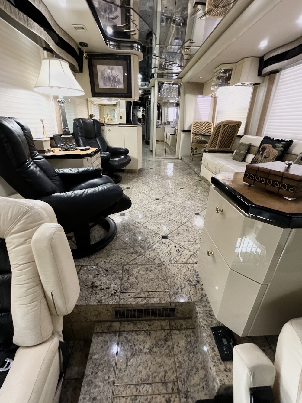 2000 Prevost Featherlite H3-45 For Sale