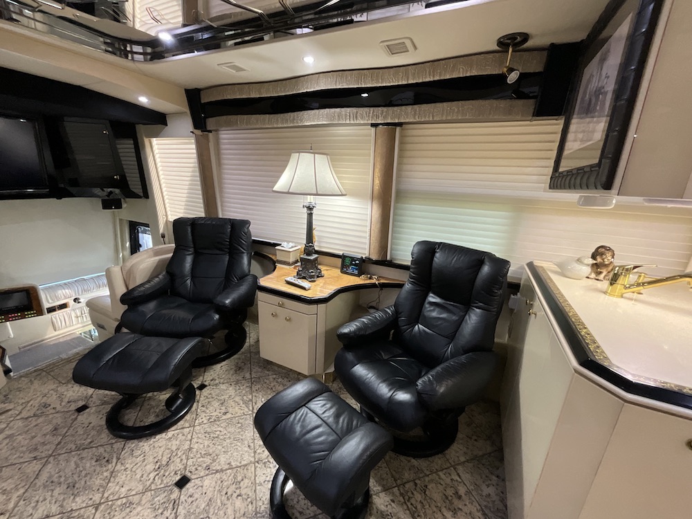 2000 Prevost Featherlite H3-45 For Sale