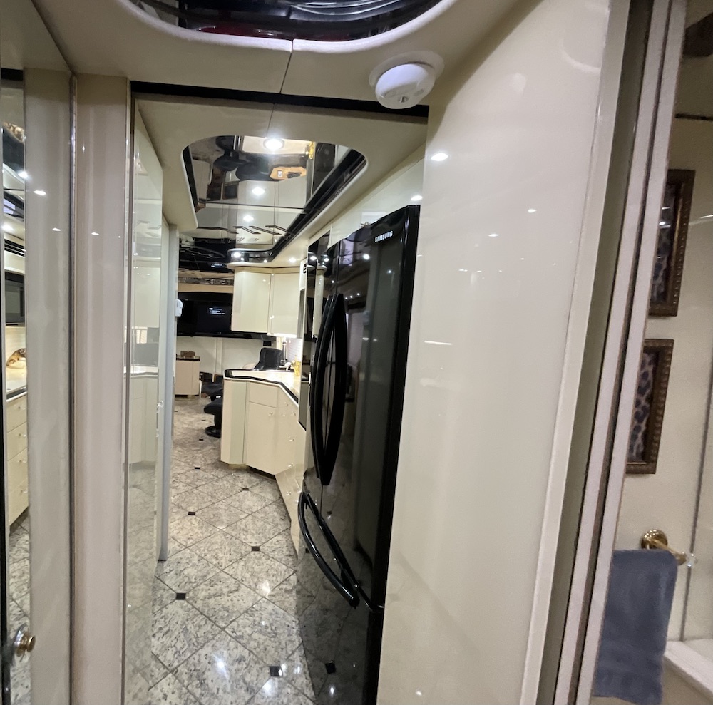 2000 Prevost Featherlite H3-45 For Sale