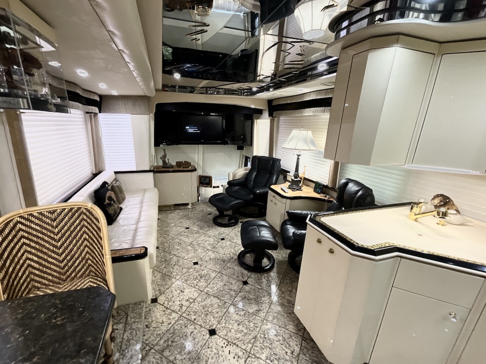 2000 Prevost Featherlite H3-45 For Sale